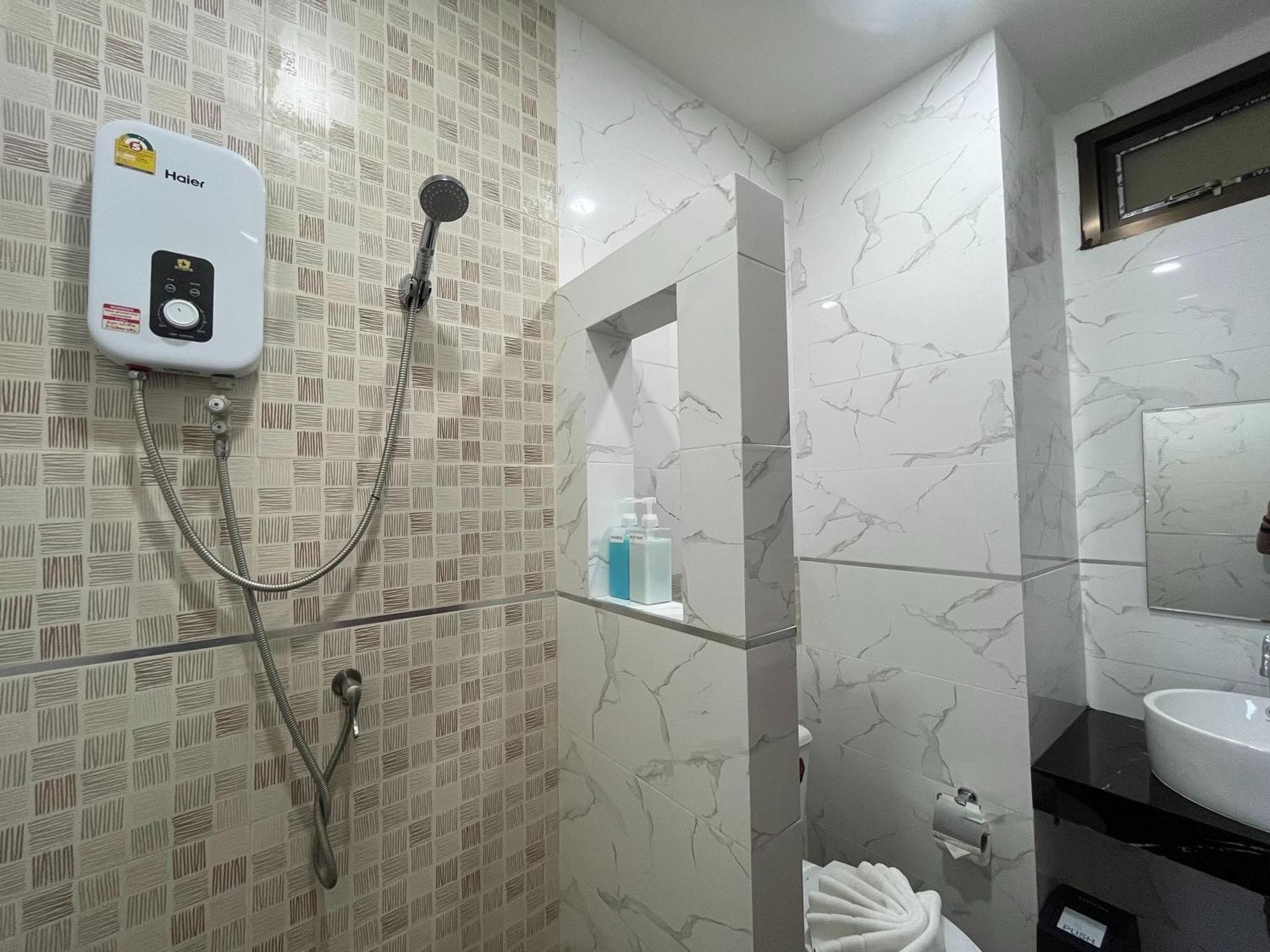 בופוט J & Ariya Hotel Near Samui Airport And Koh Phangan Pier מראה חיצוני תמונה